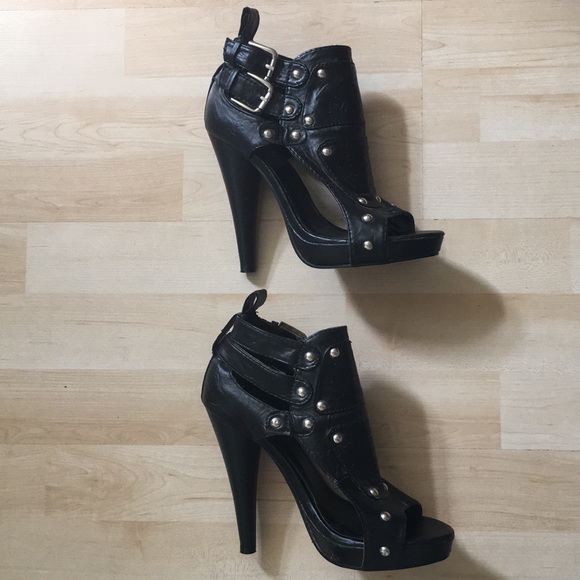 Yoki black vegan leather platform sandals w/studs - Picture 4 of 8